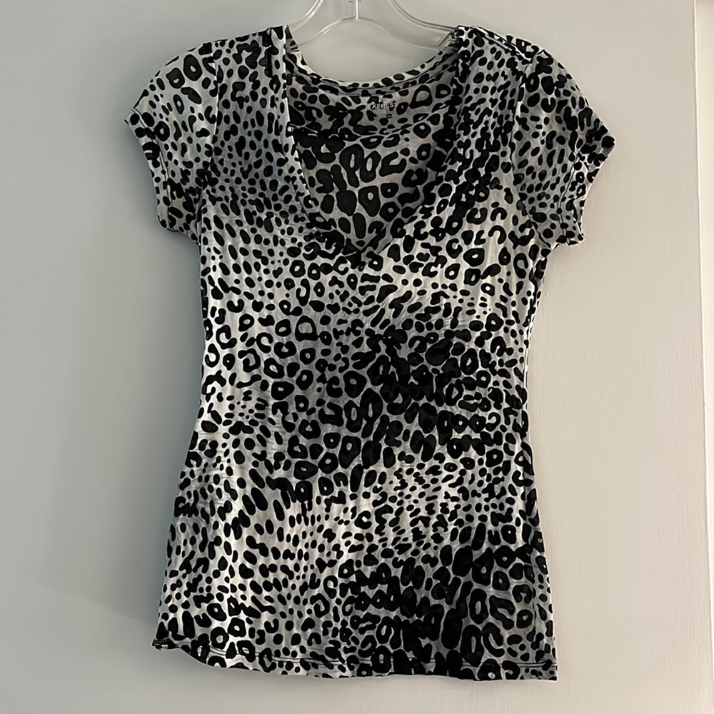 Express XS top black white gray